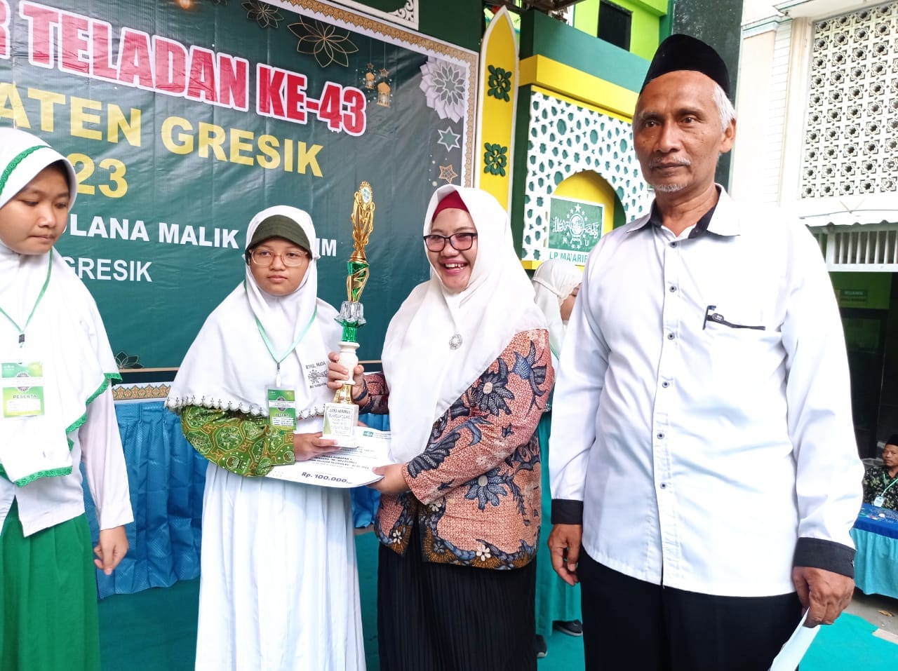 Ketua LP Maarif Gresik Muhammad Mujib (kanan)