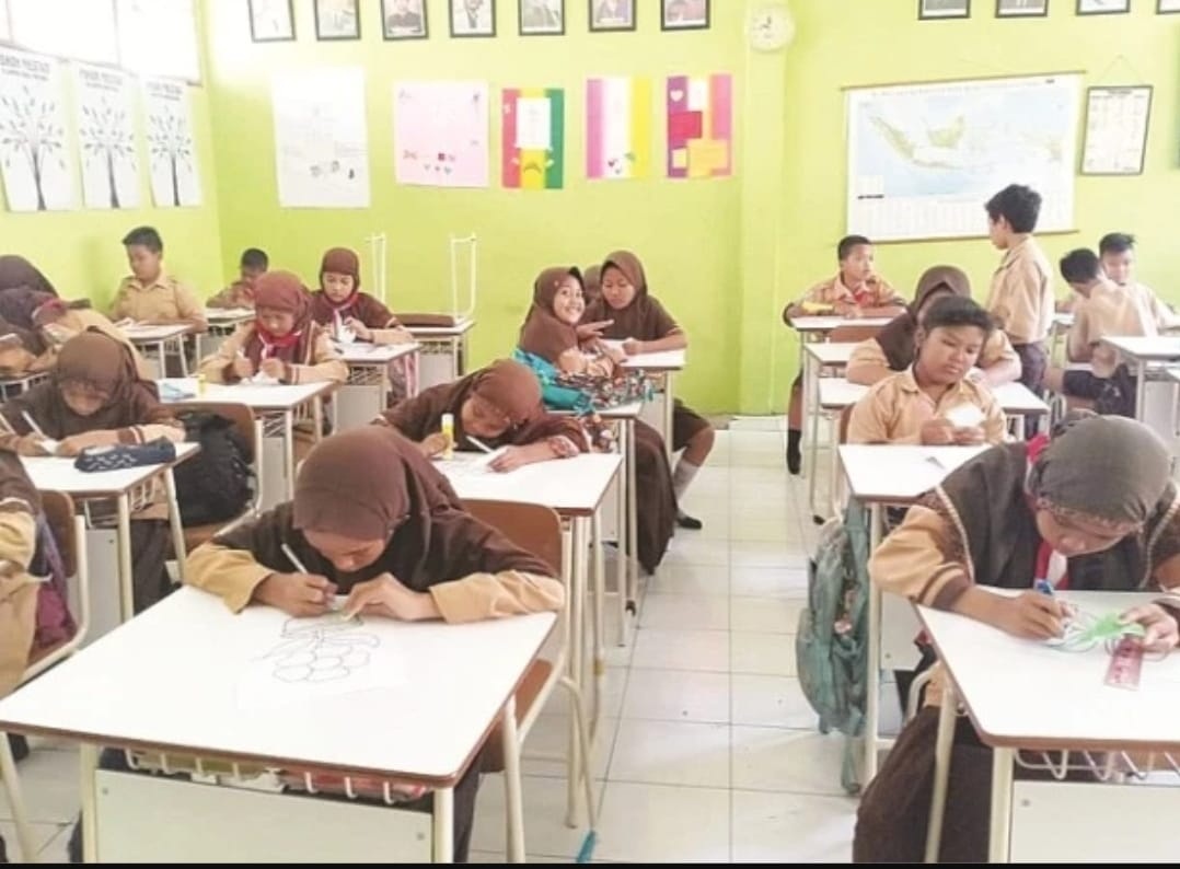 SERAGAM GRATIS: Pengadaan seragam menunggu P-APBD 2023 turun dari Gubernur.