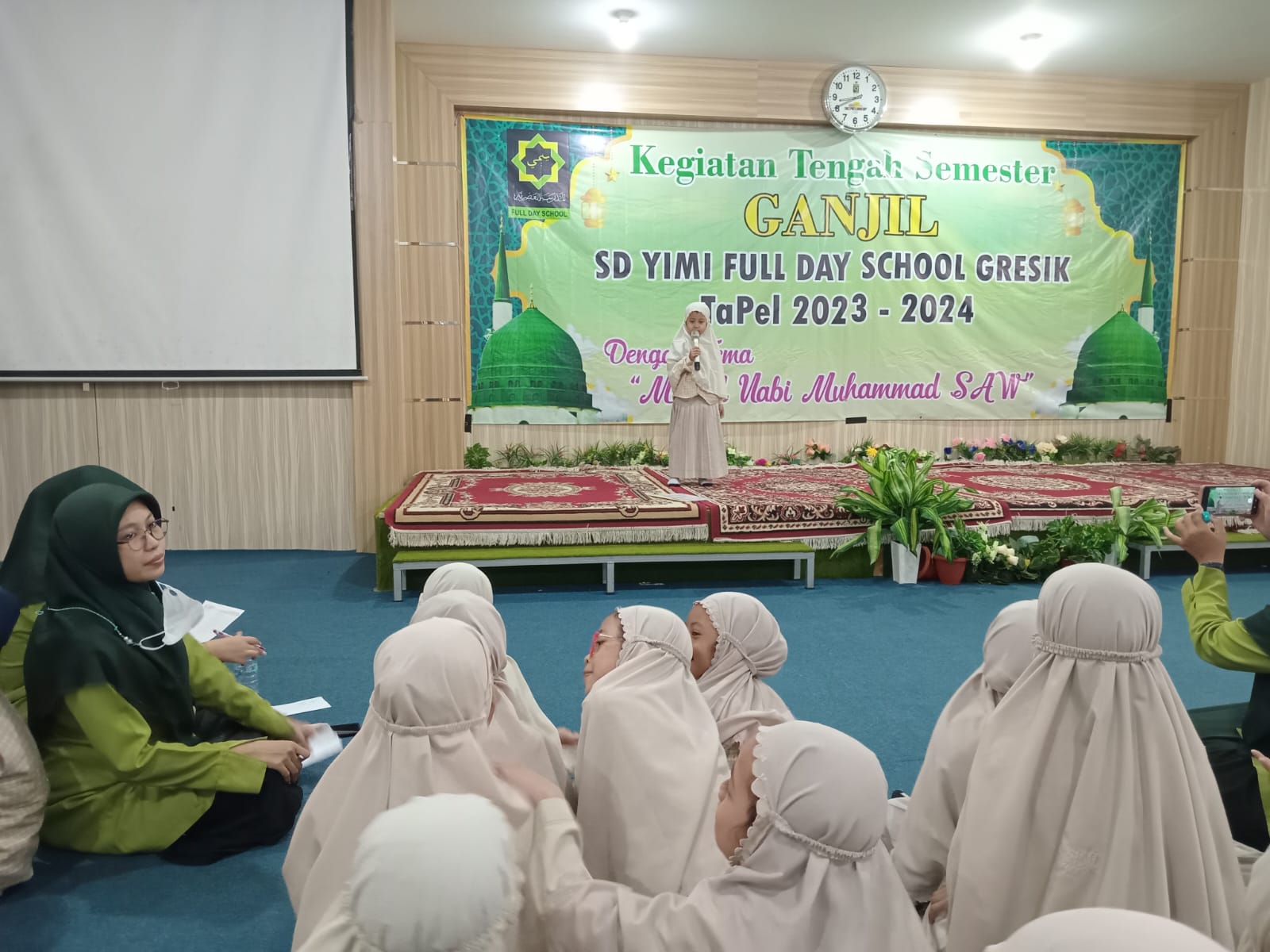 Kemeriahan Kegiatan tengah semester SD YIMI, berbagai lomba digelar, salah satunya lomba tahfidz.