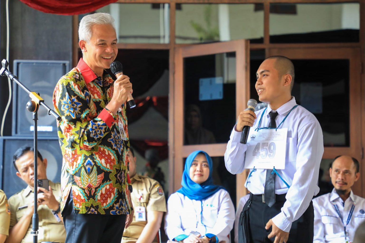 BERI MOTIVASI: Ganjar Pranowo menghadiri pembukaan tes seleksi magang Jepang tahun 2023 di halaman Kantor Disnakertrans Provinsi Jawa Tengah, Senin (12/6) (Foto: Humas Pemprov Jateng)