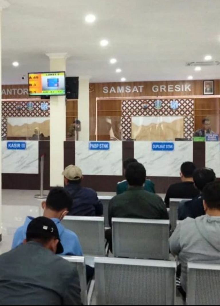 TERATUR : Proses pengurusan duplikat kehilangan STNK di Kantor Samsat Gresik