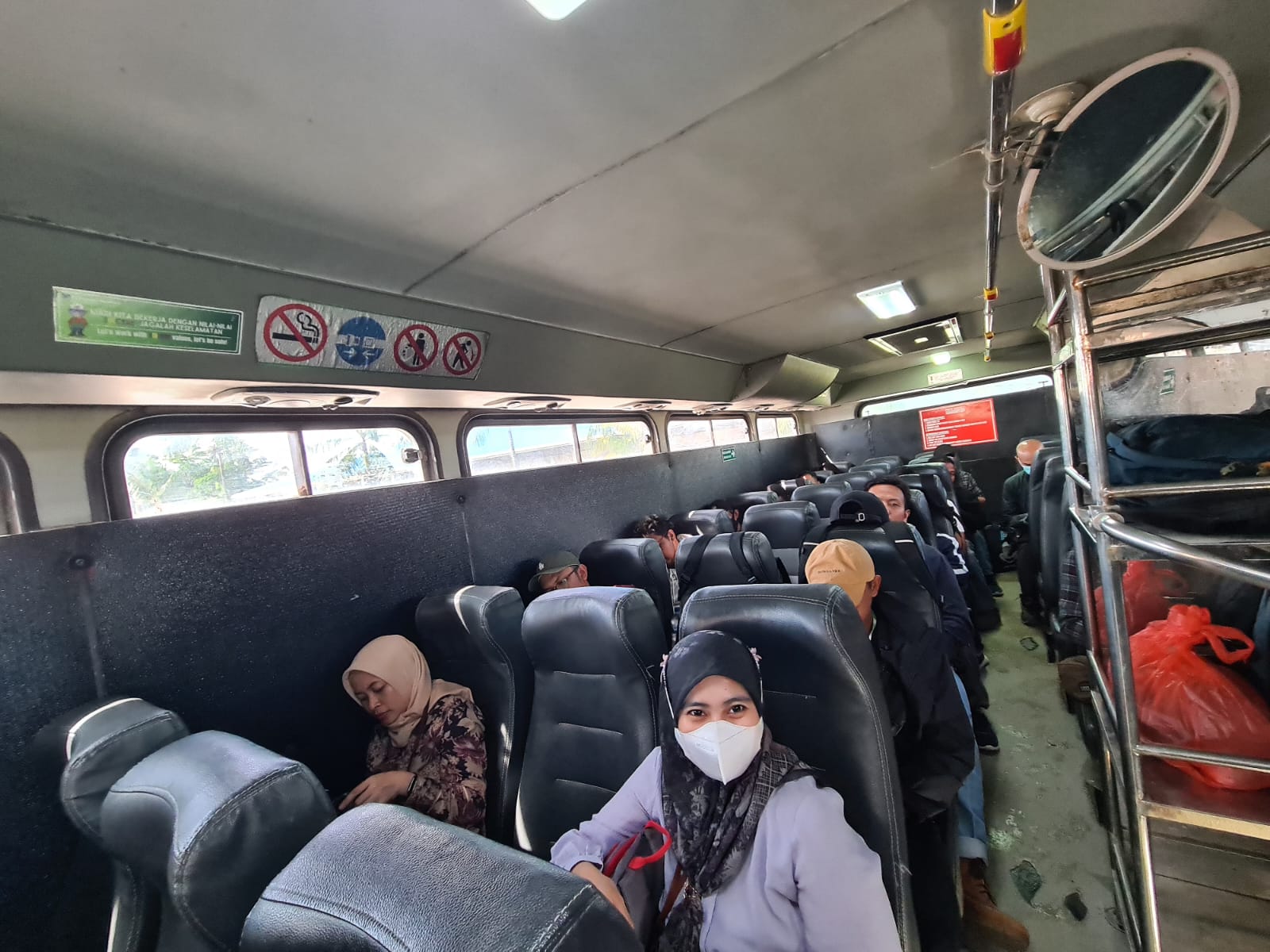 AMAN: Interior bus kerinduan yang biasanya ditumpangi karyawan Freeport  saat bekerja.