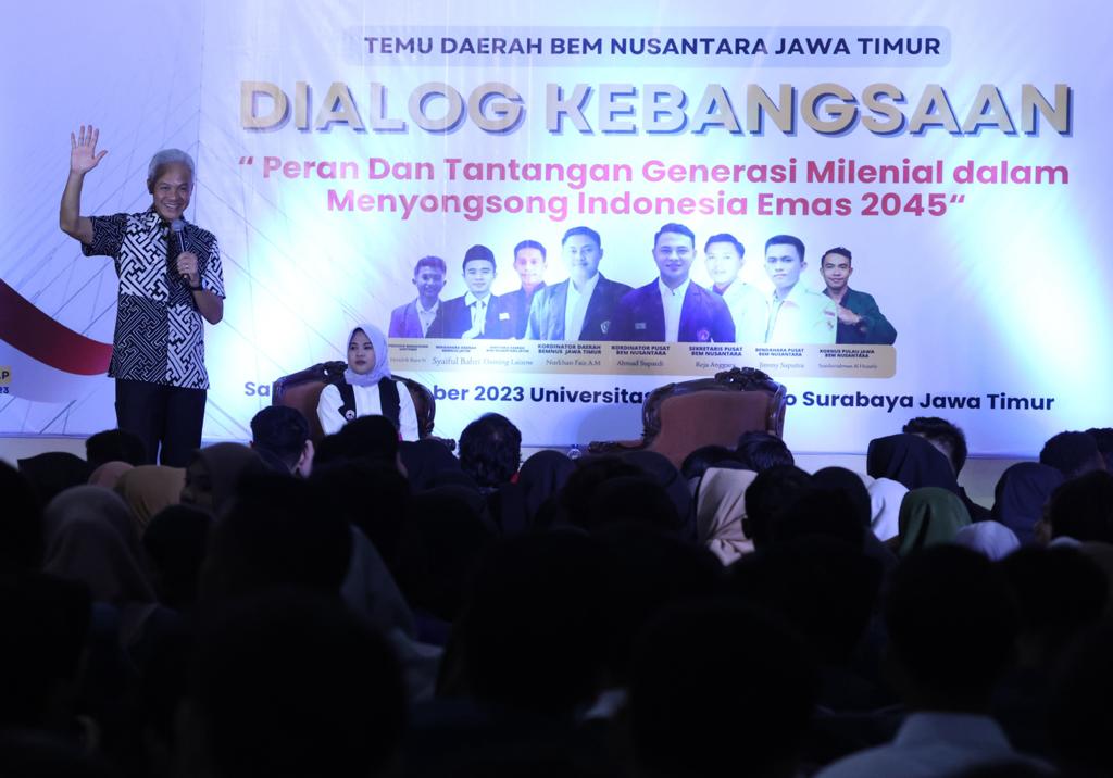 GENERASI PENERUS: Ganjar Pranowo menghadiri acara temu daerah BEM Nusantara Jawa Timur di Universitas Dr Soetomo (Unitomo) Surabaya, pada Sabtu (23/9). (Foto: Tim Media Ganjar Pranowo)