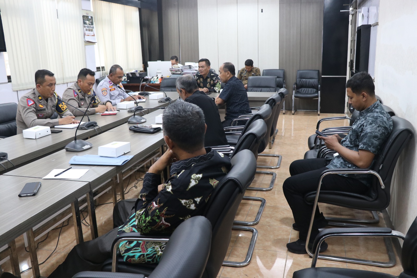 HEARING: Komisi III DPRD Gresik saat menggelar rapat dengar pendapat soal titik rawan macet dan laka.