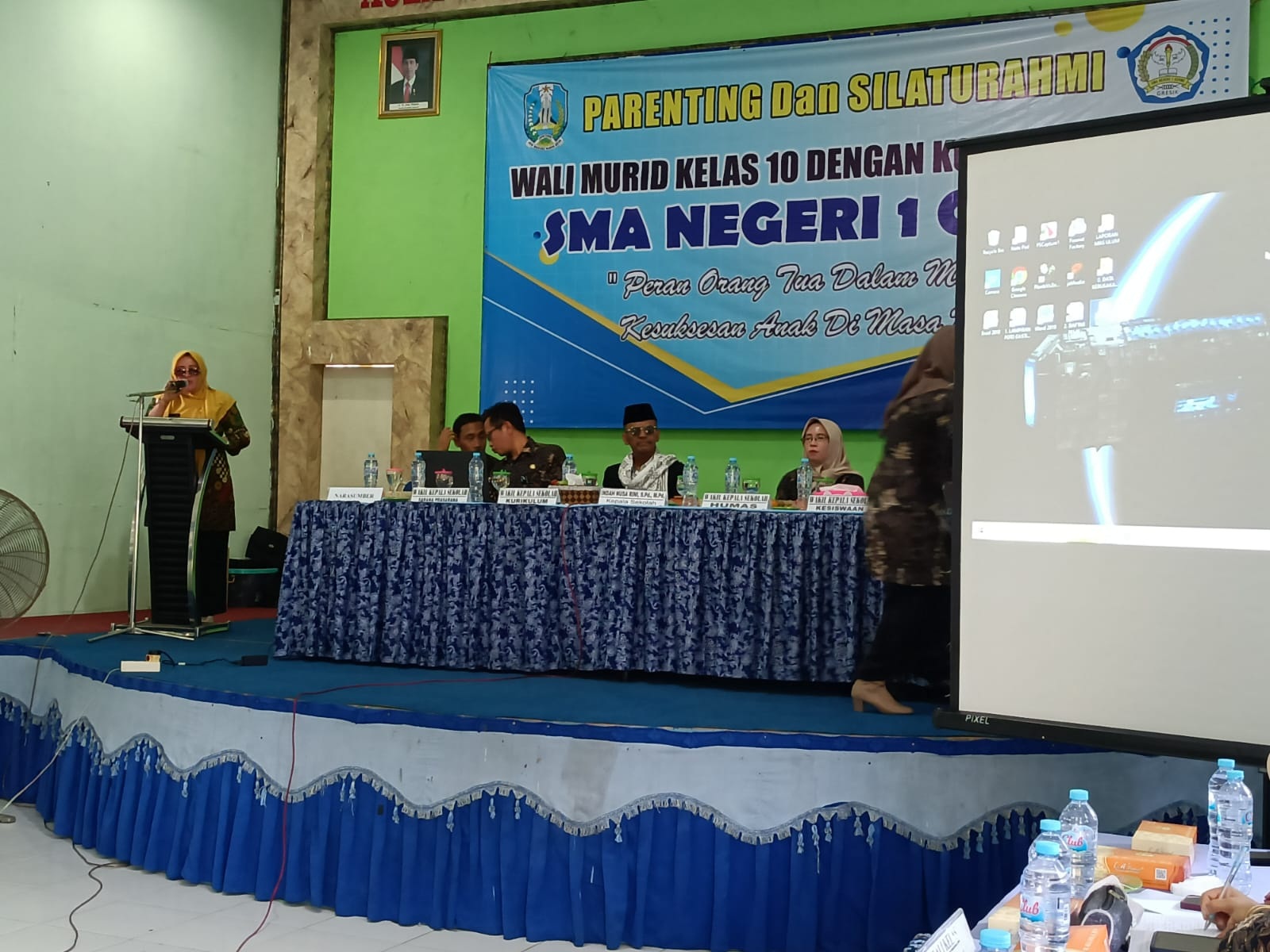 SALING MENDUKUNG: Komite SMA Negeri 1 Cerme menggelar kegiatan parenting dan silaturahmi wali murid kelas X pada Kamis, (12/10).  &nbsp;