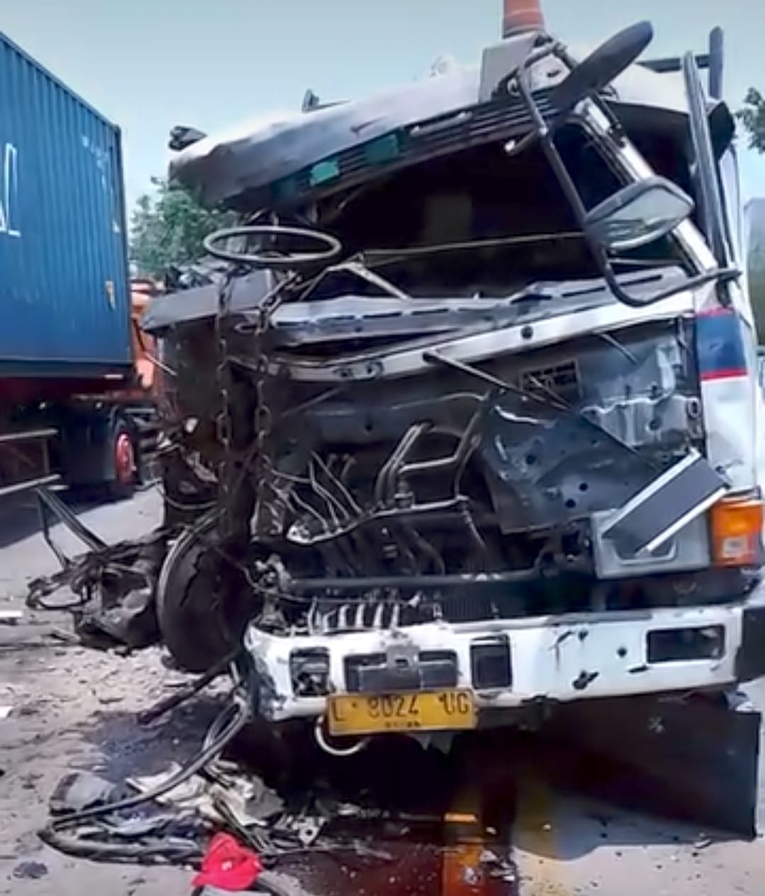 ecelakaan antara truk colt diesel dengan truk trailer terjadi di Jalan Raya Ambeng-Ambeng Watangrejo, Kecamatan Duduksampeyan, Gresik, Jawa Timur, Sabtu (14/10/2023), pukul 11.30 WIB.