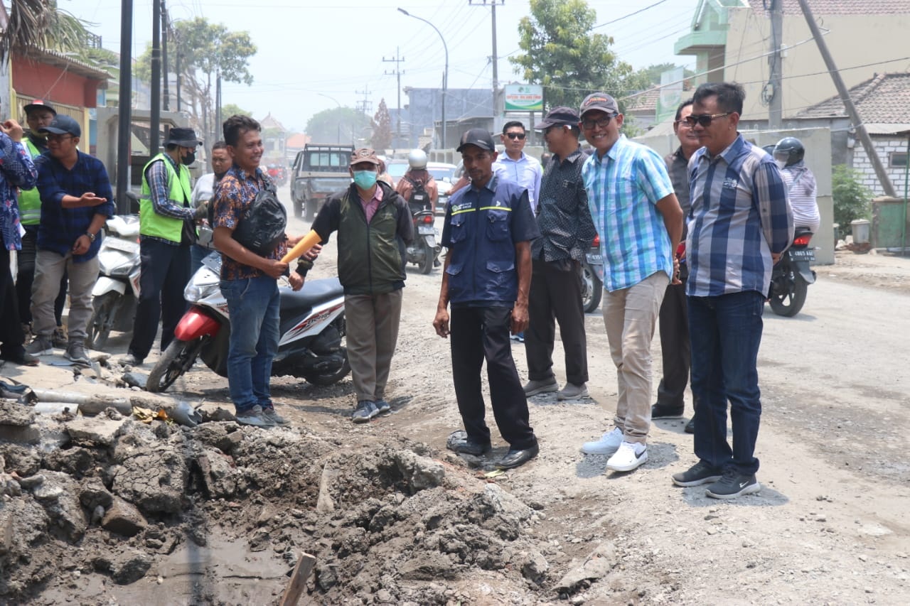 SIDAK: Komisi III DPRD Gresik melihat langsung proses pelebaran Jalan Cerme-Metatu.