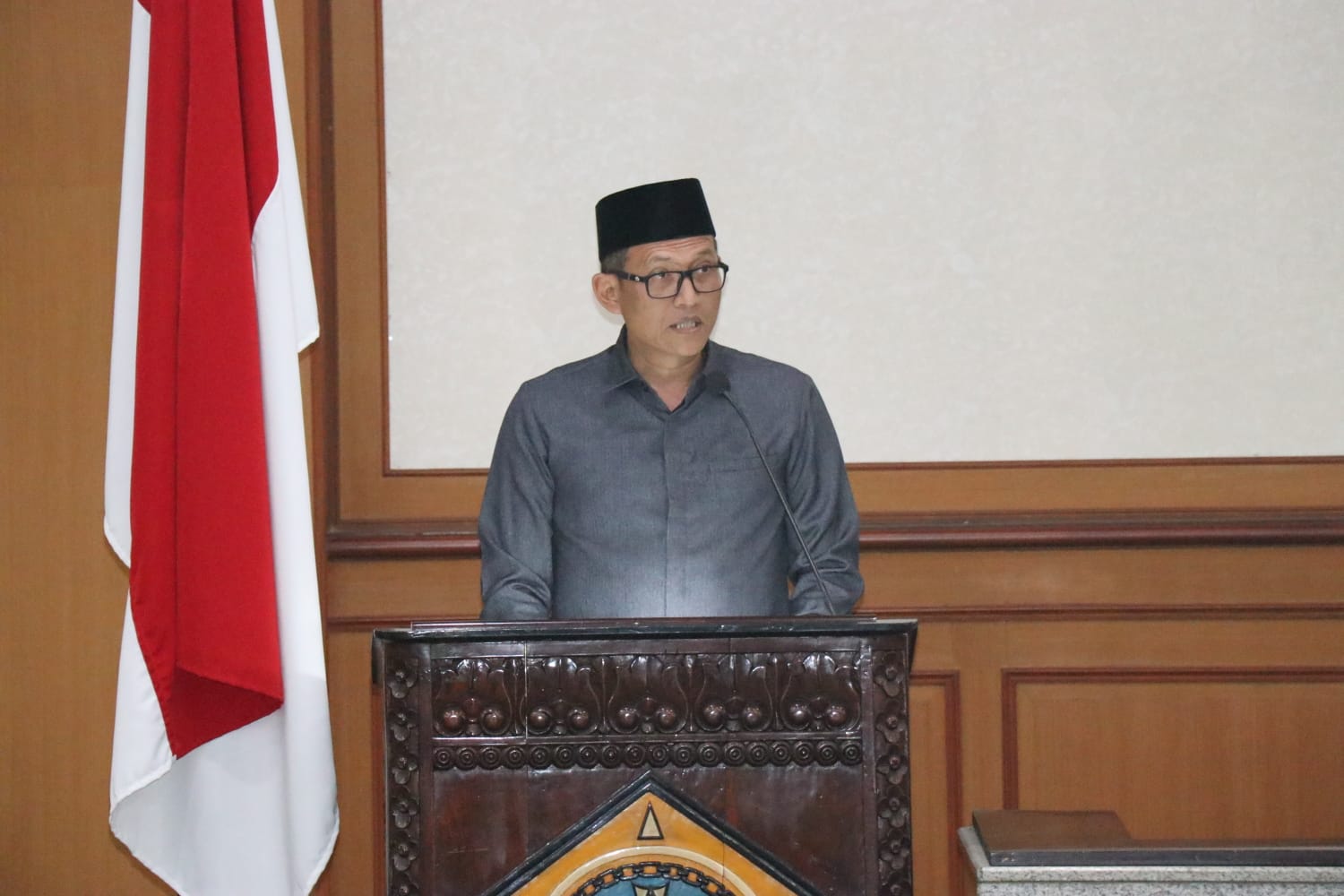 PEMANDANGAN UMUM: Jubir Fraksi PKB DPRD Gresik Abdullah Hamdi saat membacakan PU Fraksi.
