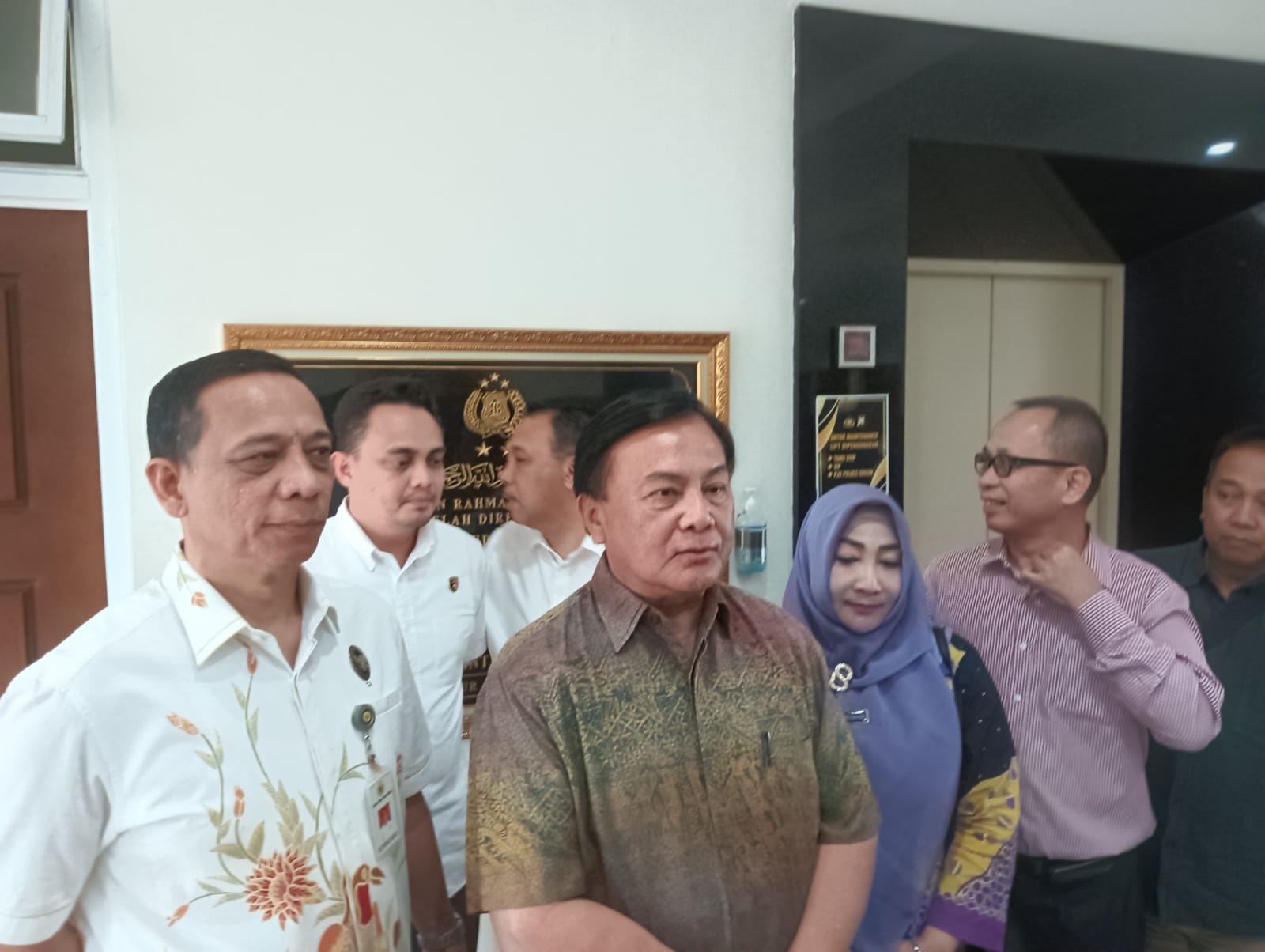 DATANGI POLRES GRESIK: Ketua Harian Kompolnas Benny Mamoto saat datangi Mapolres Gresik.