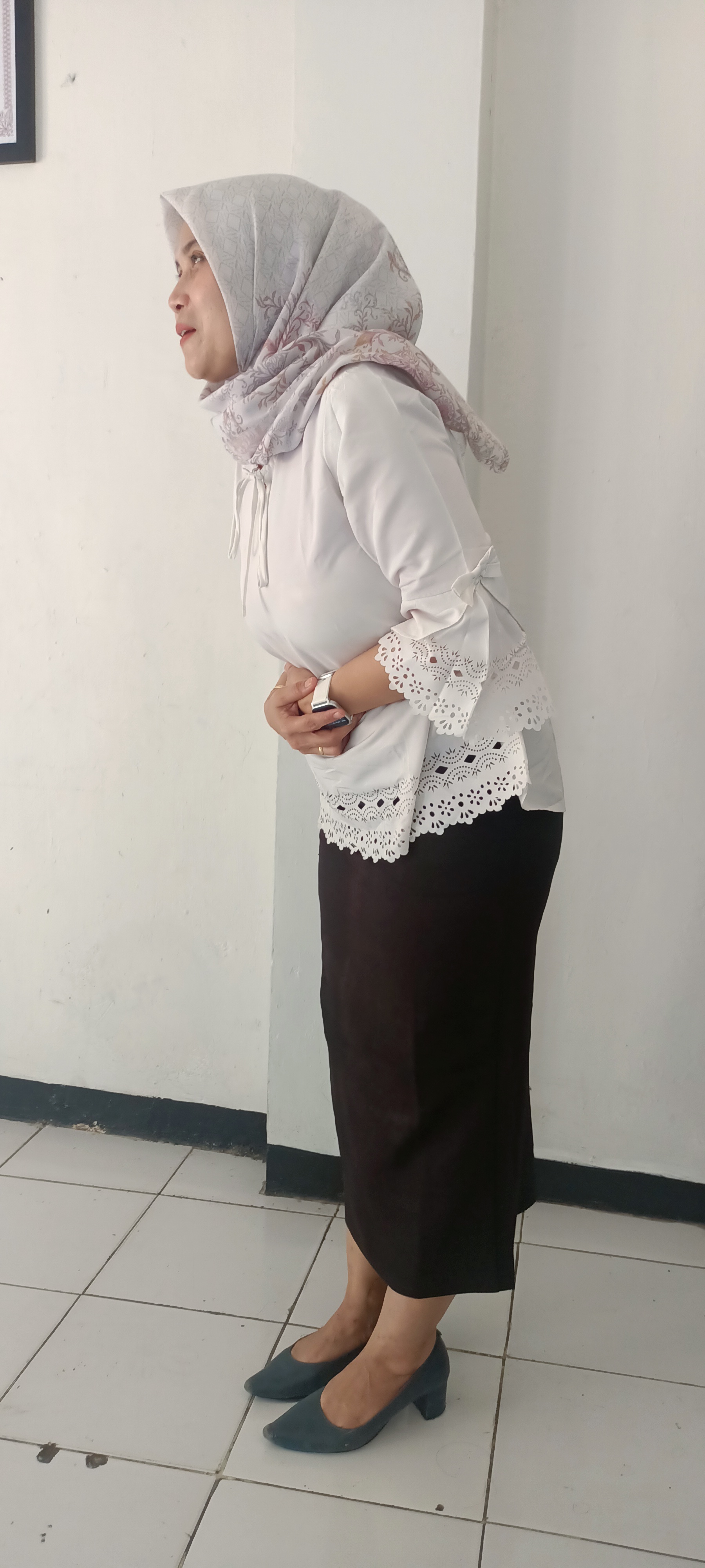 SAKIT: Menopause membuat perut kadang nyeri