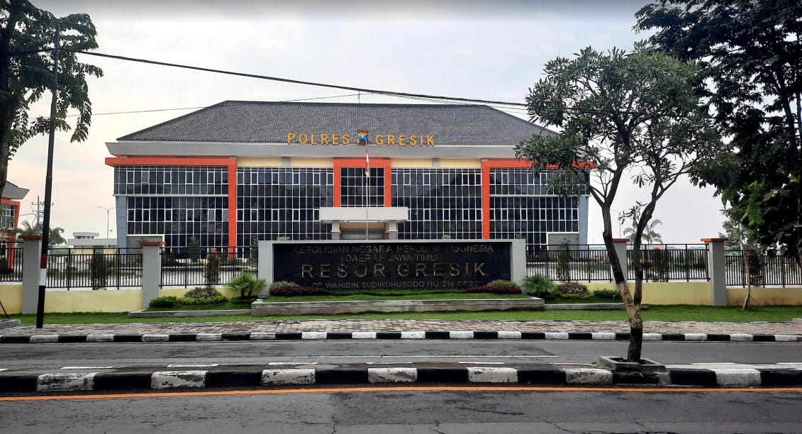 Usut Dugaan Pungli : Sejumlah pejabat dan staff Kemenag Gresik memenuhi panggilan penyidik unit Tipikor Polres Gresik buntut kasus pungutan liar (Pungli) sertifikasi halal.