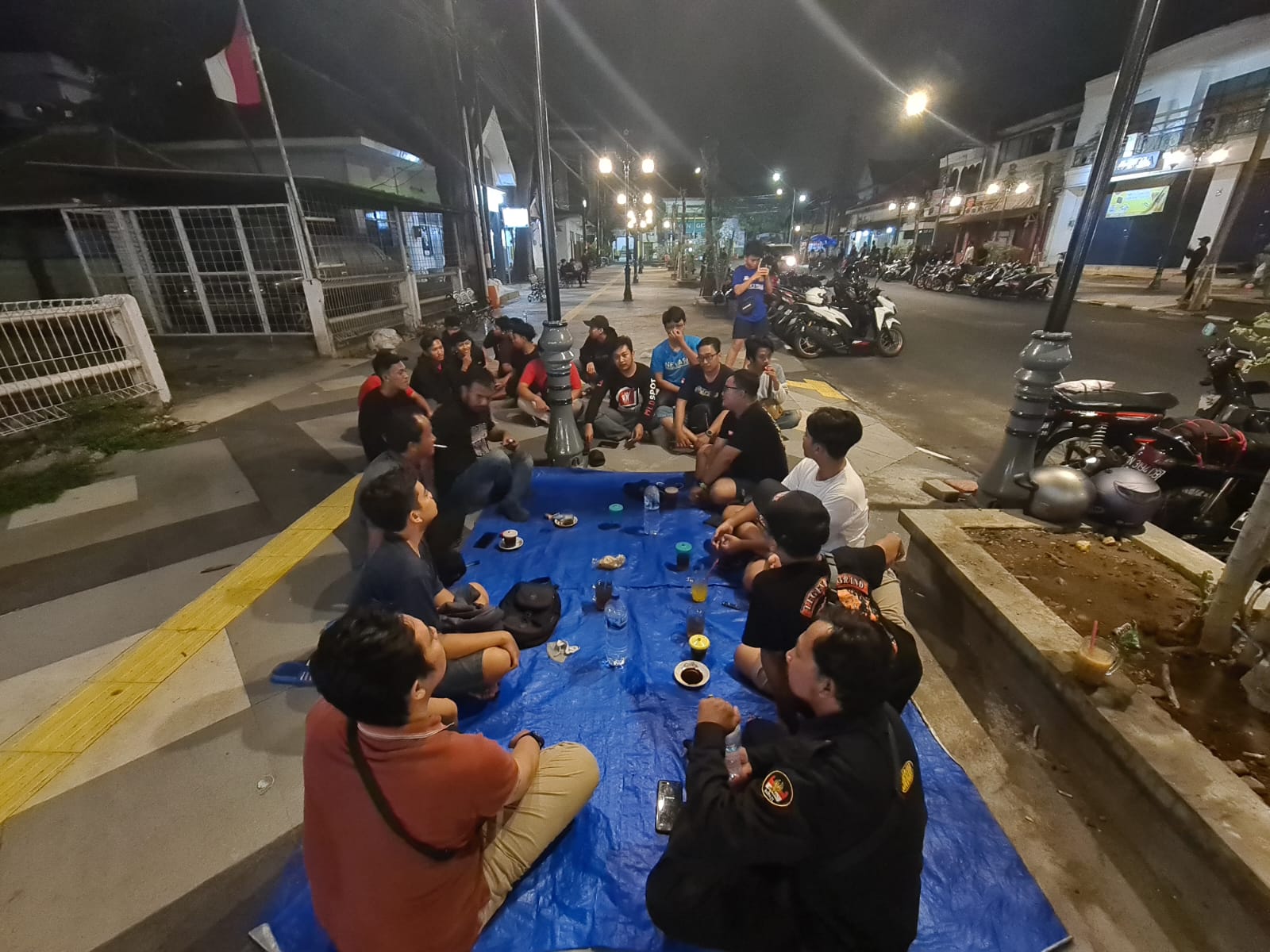 POLEMIK: Anak-anak muda sedang konkow di kawasan Bandar Grissee