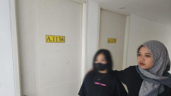 DIGREBEK: Anggota Satreskrim Polres Gresik menggrebek bisnis prostitusi online di salah satu kamar di apatermen Icon Mall.