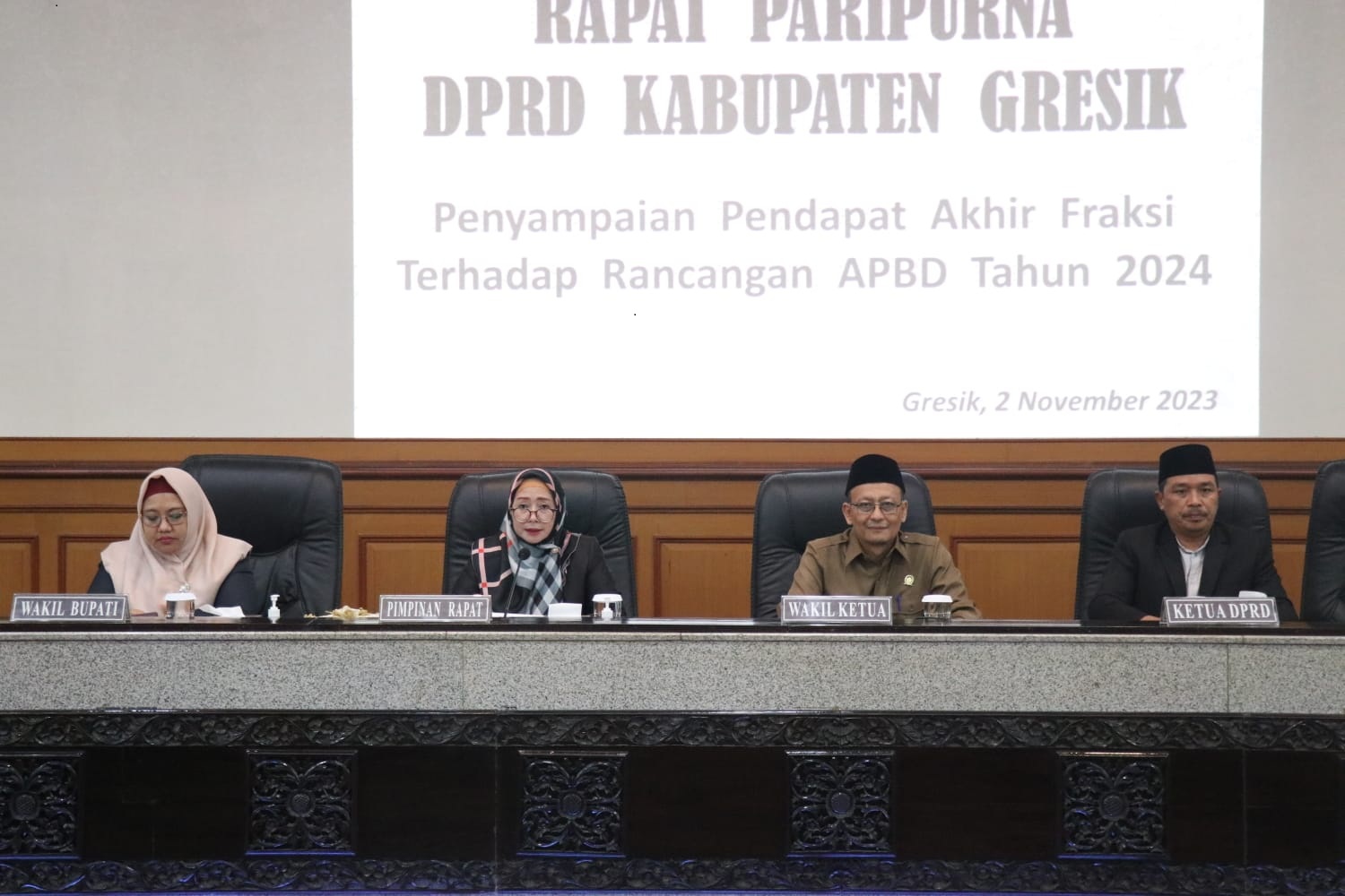 PAPARAN: Jubir Fraksi Golkar Asroin Widyana saat menyampaikan PA Fraksi terhadap R-APBD 2024.