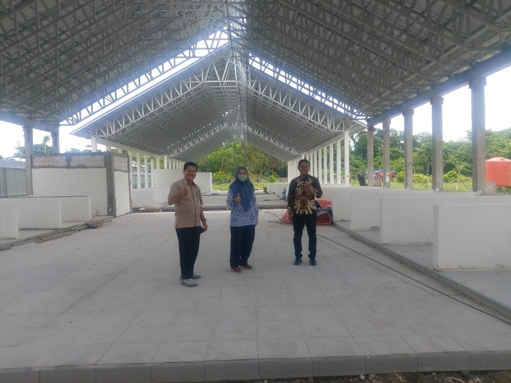 SUDAH SIAP: Bangunan yang bakal digunakan untuk merelokasi pedagang Manyar selesai dibangunan.