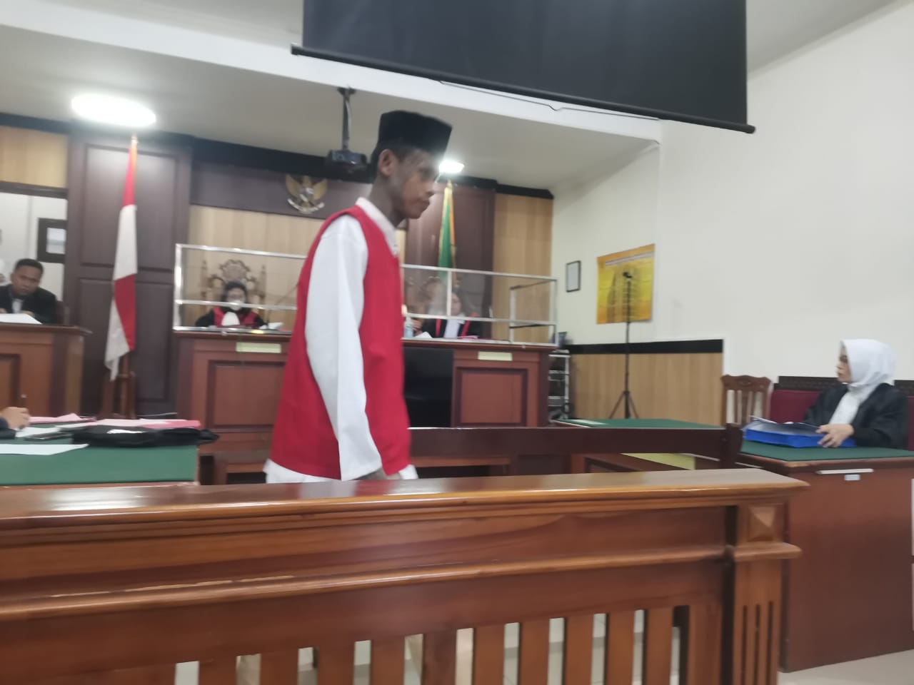 VONIS: Terdakwa Agung Budi Arianto menjalani sidang putusan di Pengadilan Negeri (PN) Gresik.