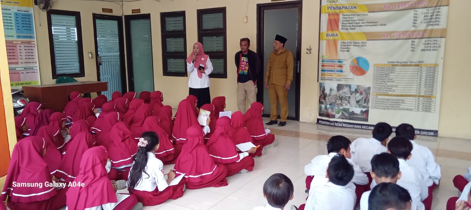 PEMAPARAN: Kepala Desa Kedanyang Mustofa memberikan pemaparan P5 ke UPT SDN 23 Gresik, Senin (6/11).