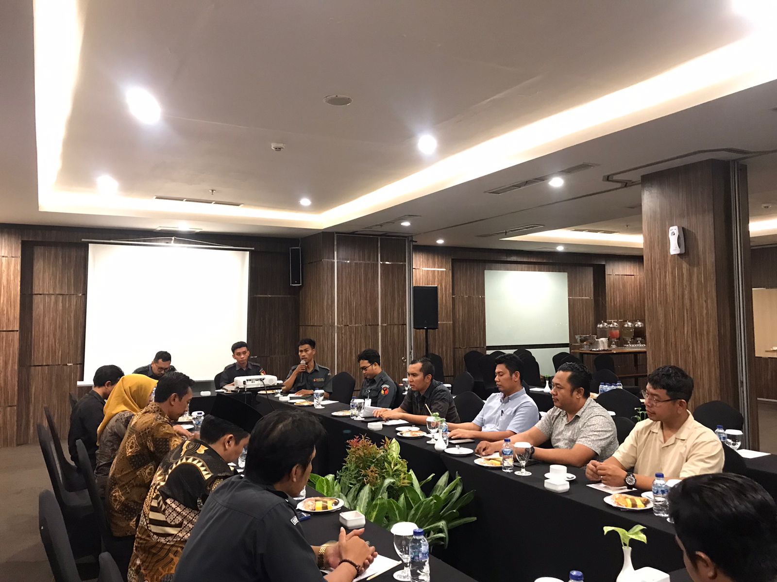 KOORDINASI: Sentra Gakkumdu saat melakukan pemetaan potensi pelanggaran pemilu.