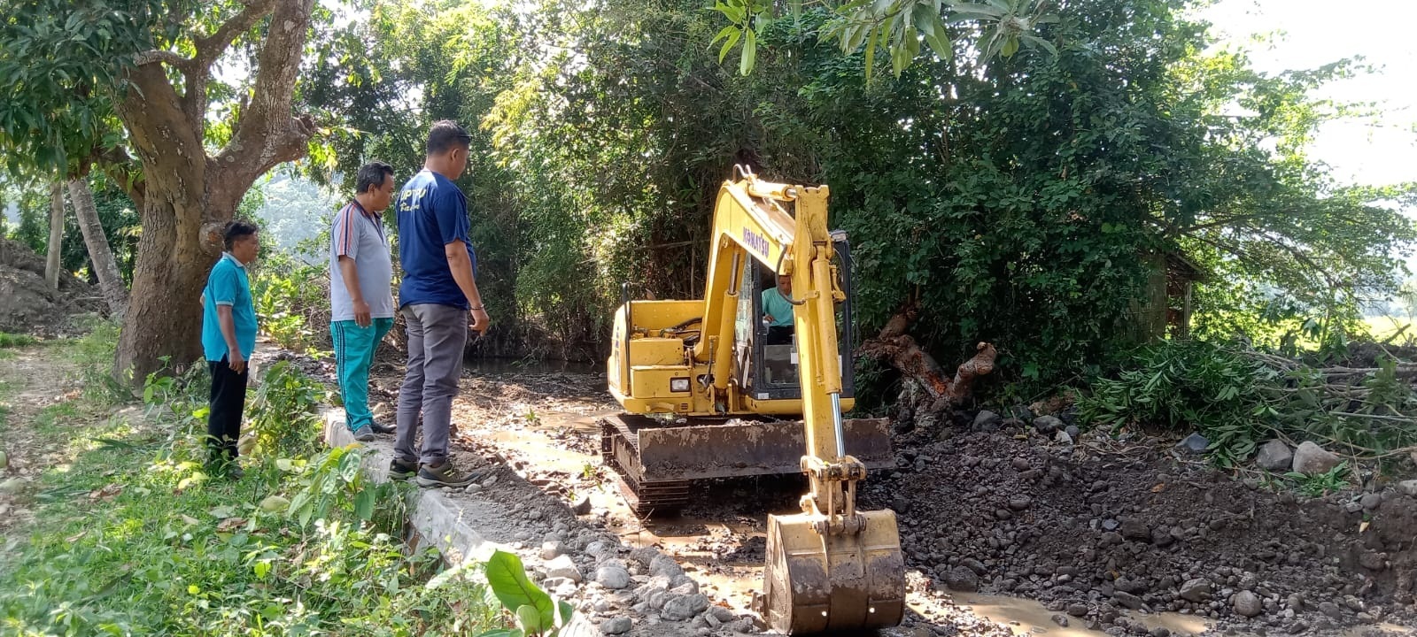 NORMALISASI: UPT PU Bawean melakukan normalisasi belasan sungai untuk mengantisipasi bencana di musim penghujan.