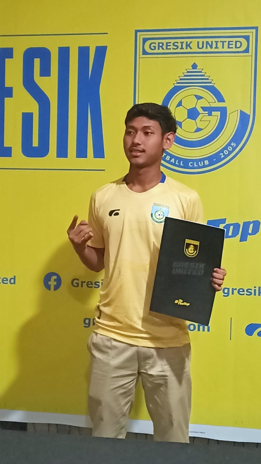 BERGABUNG: Mantan pemain bek Persija dan Persebaya Salman Alfarid resmi bergabung di Gresik United.