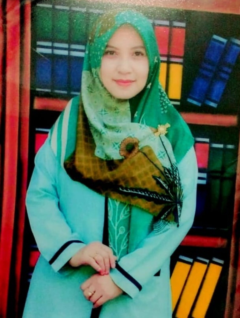 Luluk Wardatul Kholifah, Guru Bahasa Inggris MTs Mambaus Sholihin.