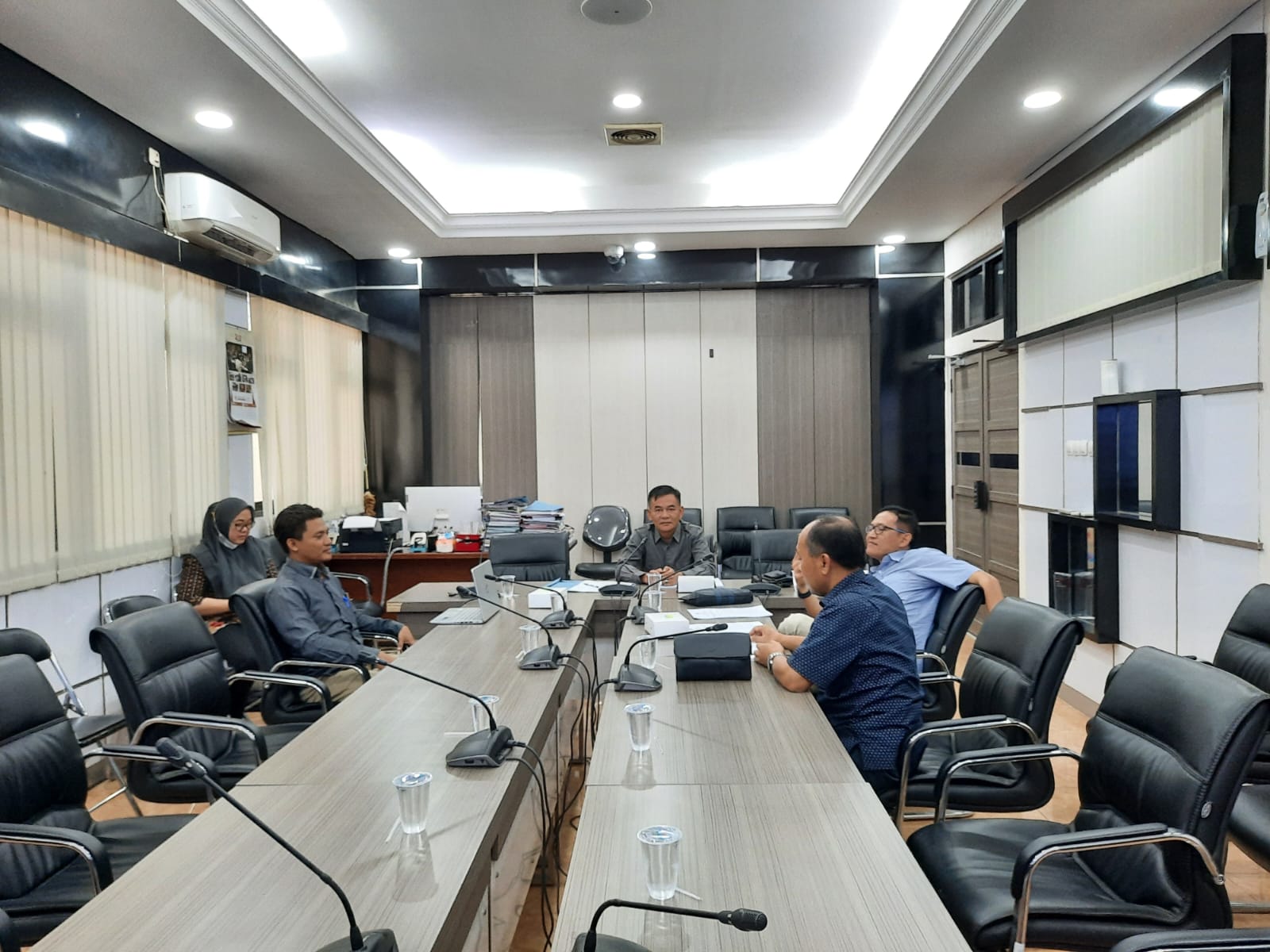 FINAL: Pansus III DPRD Gresik saat melakukan rapat bersama Tim Ahli dari Universitas Jember