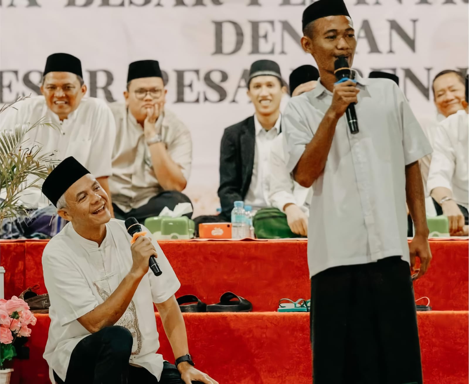AKRAB: Ganjar Pranowo bersilaturahmi dengan pimpinan ponpes se-Sumatera Utara di Pesantren Darularafah Raya, Kabupaten Deli Serdang, Sumatera Utara, pada Jumat (10/11).