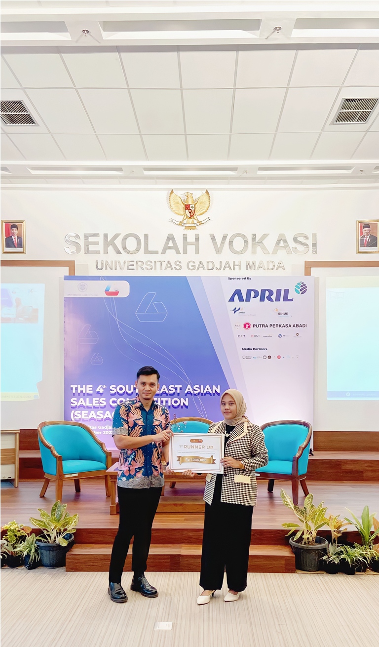 JUARA : Aprillia Ragil Windi Kartika, Mahasiswa UISI  program studi Akuntansi berhasil meraih juara 1st Runner Up dalam Kompetisi B2B Asia Tenggara tingkat internasional 4th SEASAC.