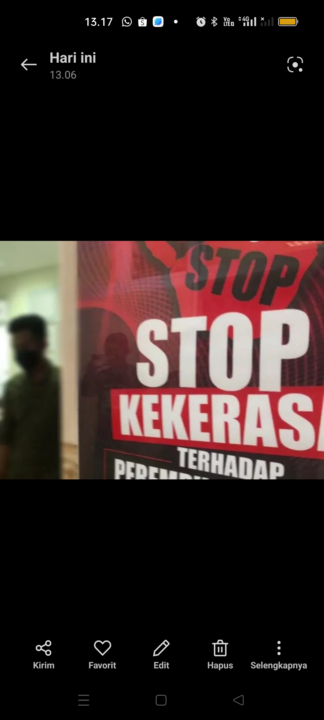 DIAMANKAN : Pelaku pencabulan anak tiri SP diamankan di Unit PPA Satreskrim Polres Gresik.