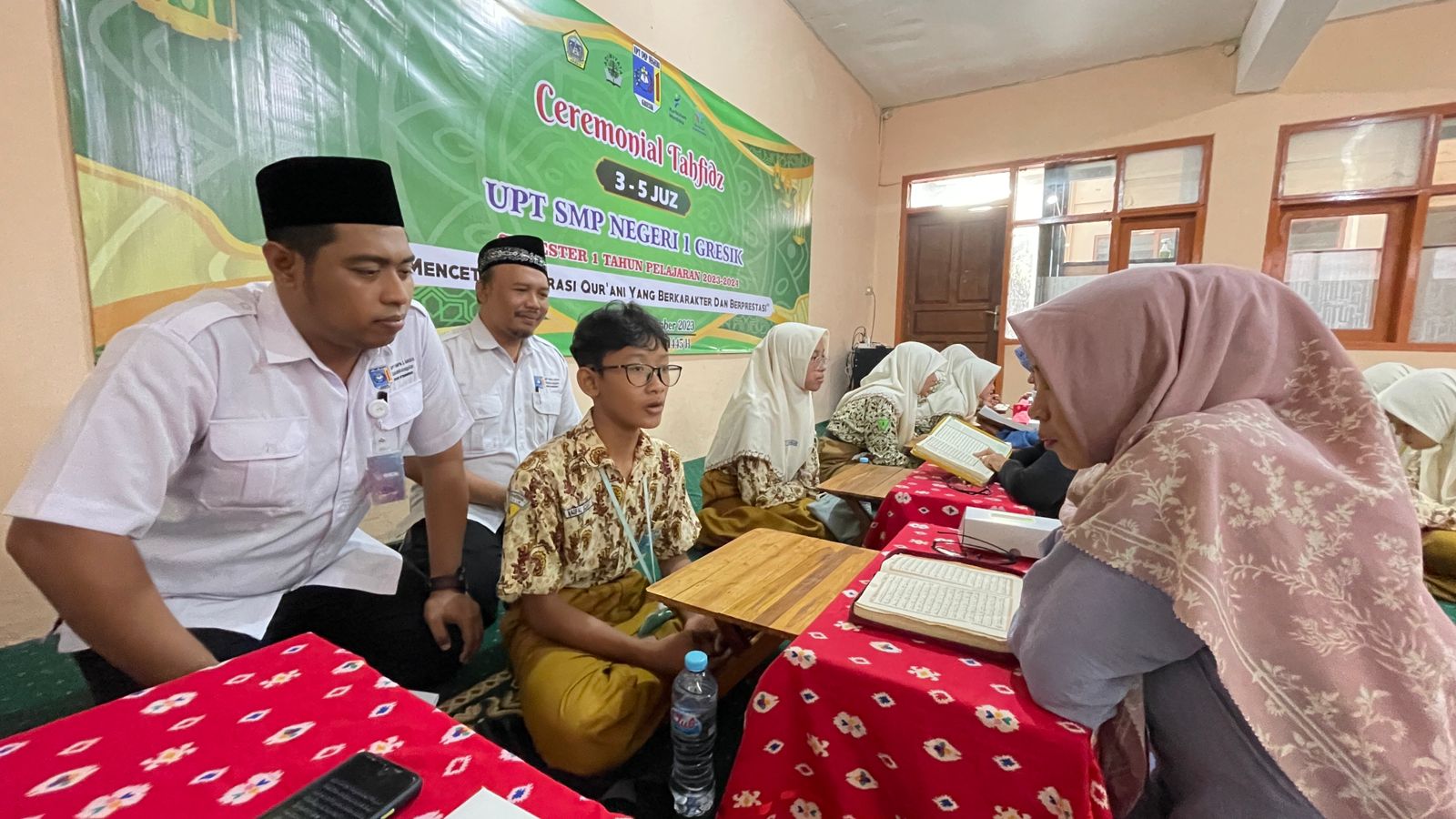 Tes Hafidz dalam rangka penerimaan siswa baru di SMPN 1 Gresik.