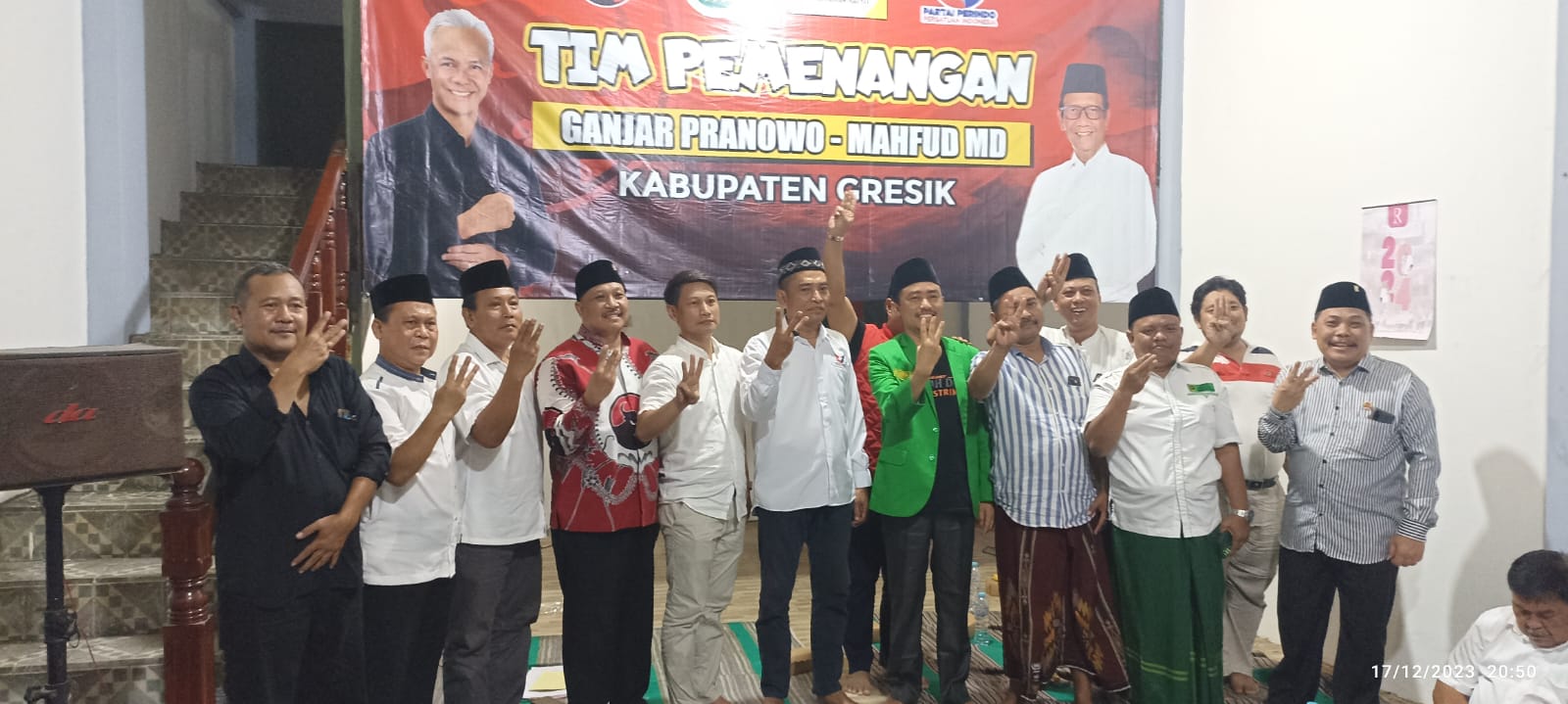 PERESMIAN: Tim pemenangan bersama seluruh parpol koalisi meresmikan posko bersama di Jalan dr Soetomo, kemarin.