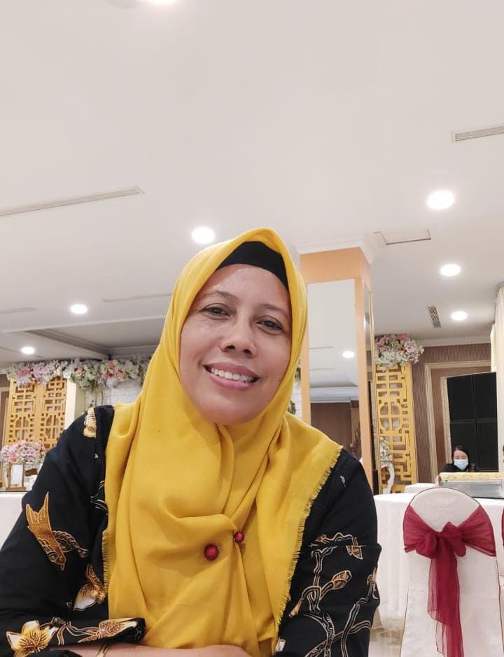 Siti Muniro, Kepala SMA Sunan Giri Menganti