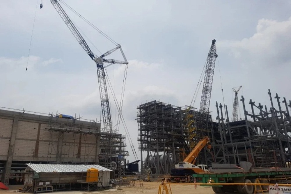 INCARAN INVESTOR: Para investor dunia mulai ekspansi ke KEK JIIPE Gresik.  Optimistis KEK Gresik Maju, AKR Bangun Perusahaan Energi Terbarukan