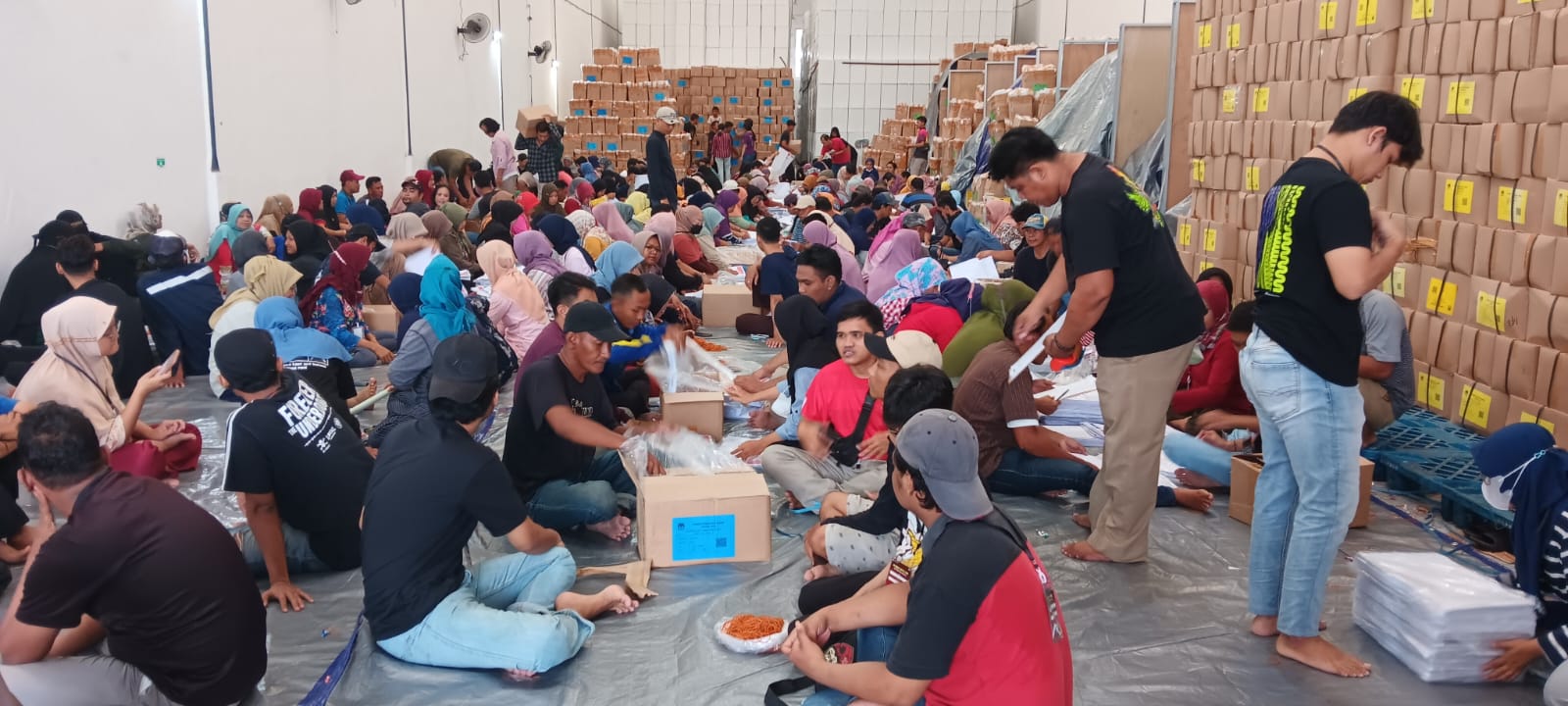 SORTIR: KPU Gresik telah menyelesaikan proses sortir surat suara Pemilu 2024.