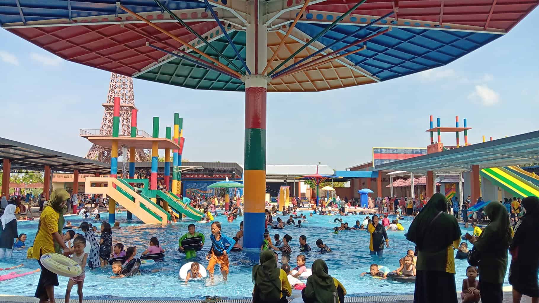 WISATA BARU : sejumlah Kolam renang  yang luas dan bersih dengan berbagai wahana memungkinkan pengunjung untuk menikmati berenang, bermain air, dan bersantai.