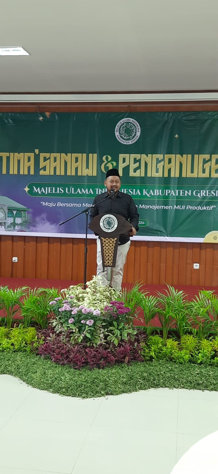 Bupati Gresik Fandi Akhmad Yani berharap semakin profesional dan dengan Penganurahan MUI Terbaik tersebut.