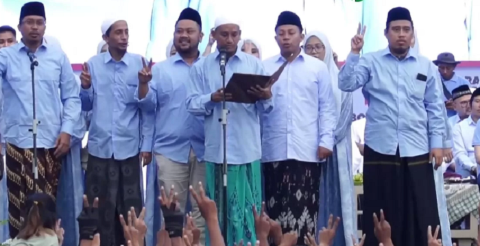DUKUNGAN PRABOWO: Bupati Gresik Fandi Akhmad Yani memberikan dukungan kepada Prabowo Subianto.