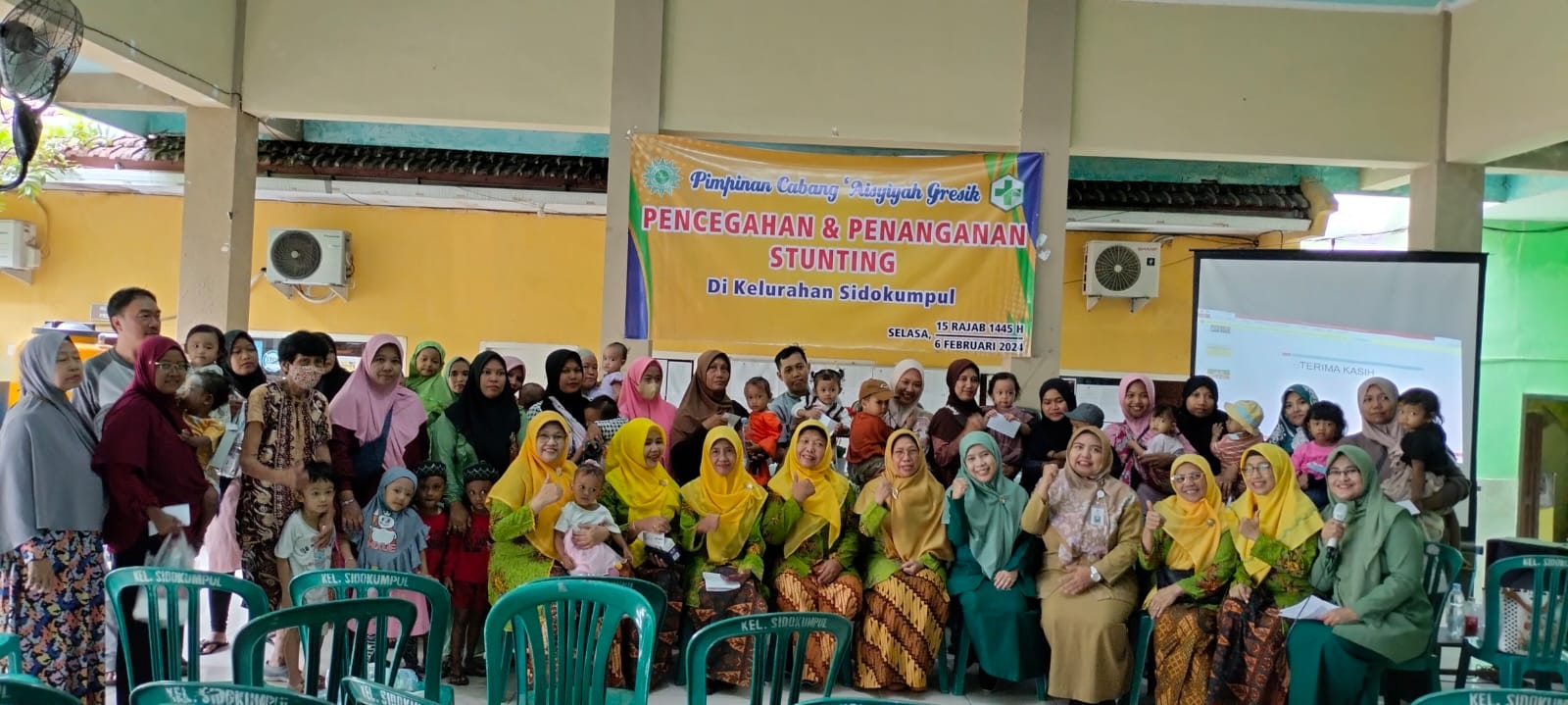 &lsquo;AISYIYAH PEDULI STUNTING : PD dan PC &lsquo;Aisyiyah Gresik memberikan bingkisan berisikan makanan bergizi untuk penanganan stunting  kepada 30 anak hebat yang di Kelurahan Sidokumpul Gresik.