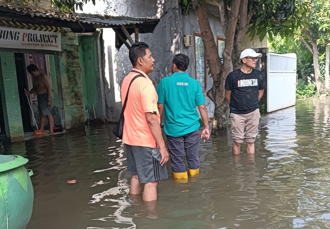 Terendam Tiga Hari, Warga Perumahan Oma Indah Menganti Mulai Khawatir Kondisi Kesehatan