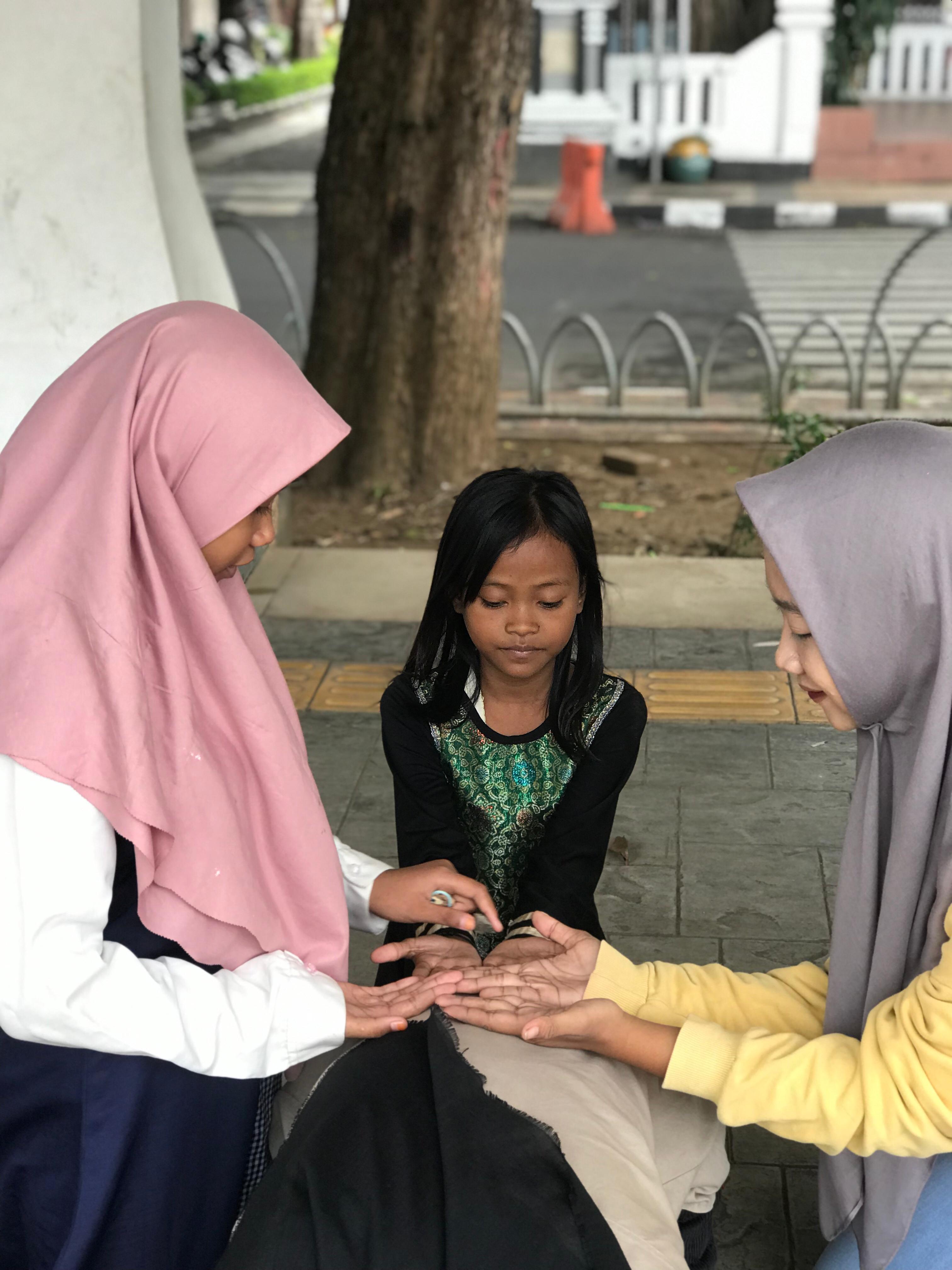 DOLANAN GRESIK: Cublek-cublek suweng hingga kini masih sering dimainkan oleh anak-anak Gresik ini merupakan permainan yang dibuat oleh Sunan Giri