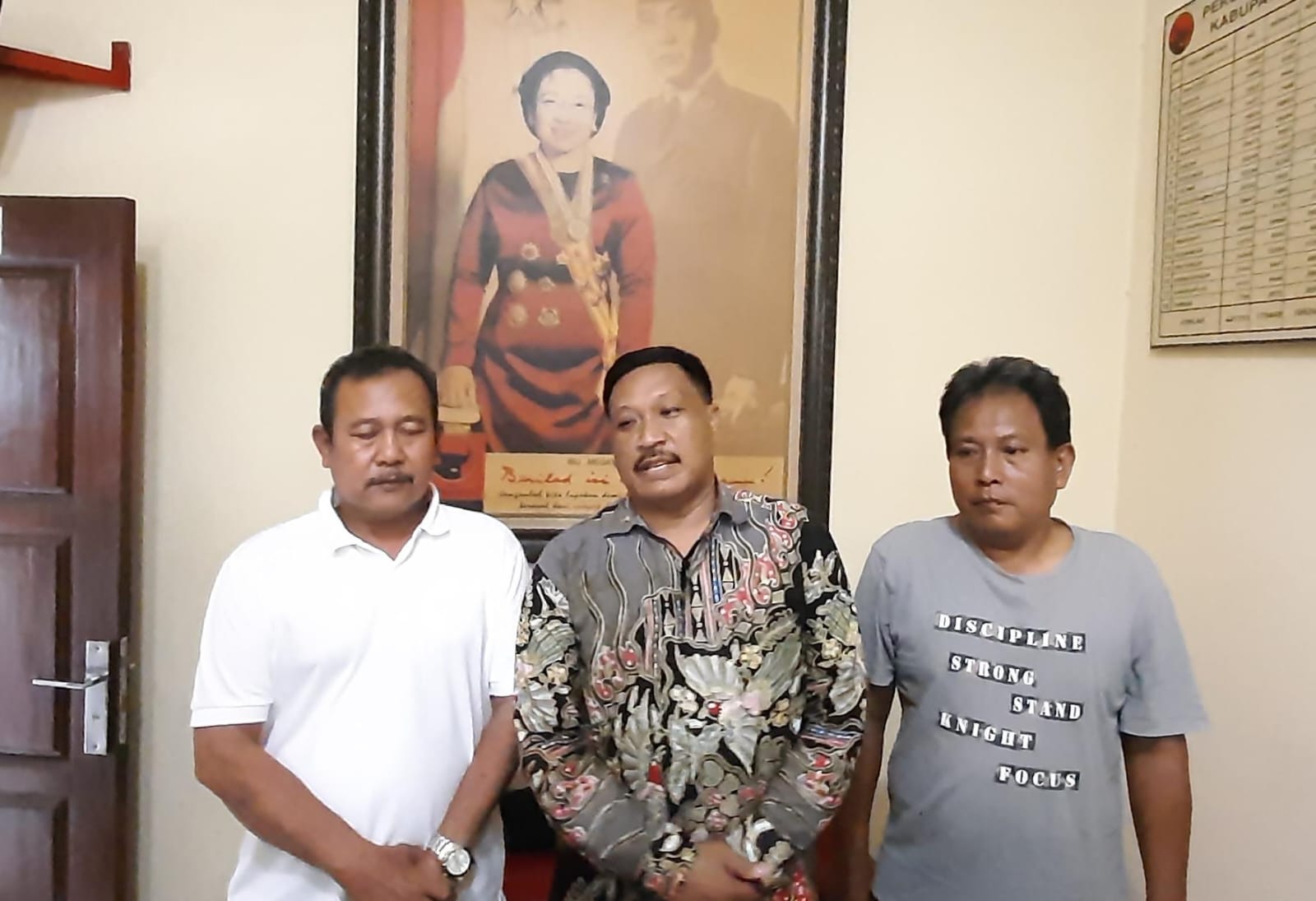 KONFERENSI PERS: DPC PDIP Gresik menyampaikan hasil perhitungan internal DPR RI.