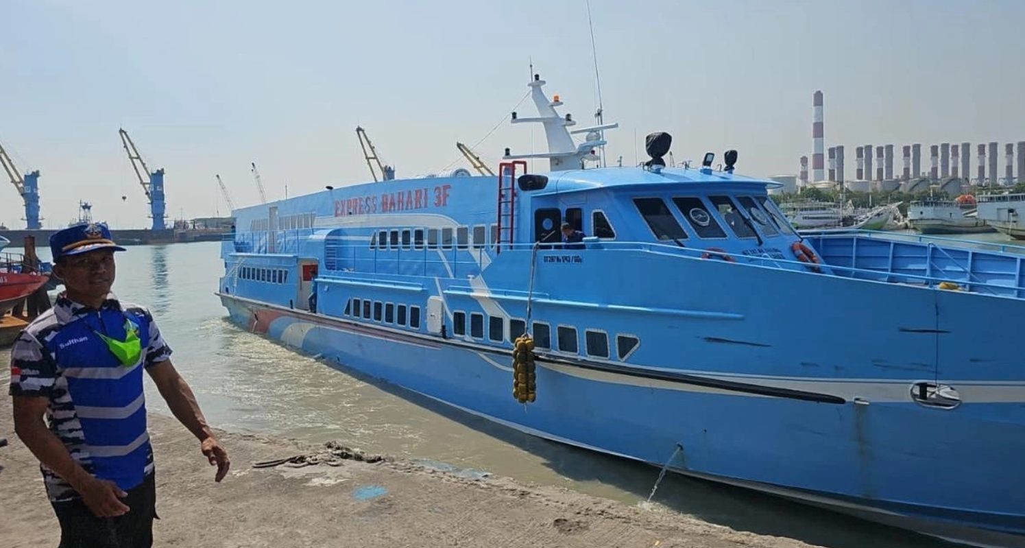 TRANSPORTASI LAUT: Kapal KM Express Bahari 6 F Mulai Beroperasi dari Gresik Menuju Bawean