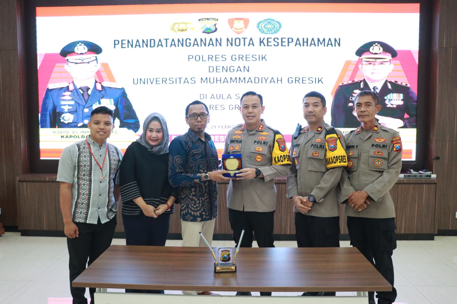 MOU : Polres Gresik MOU bersama Universitas Muhammadiyah Gresik.