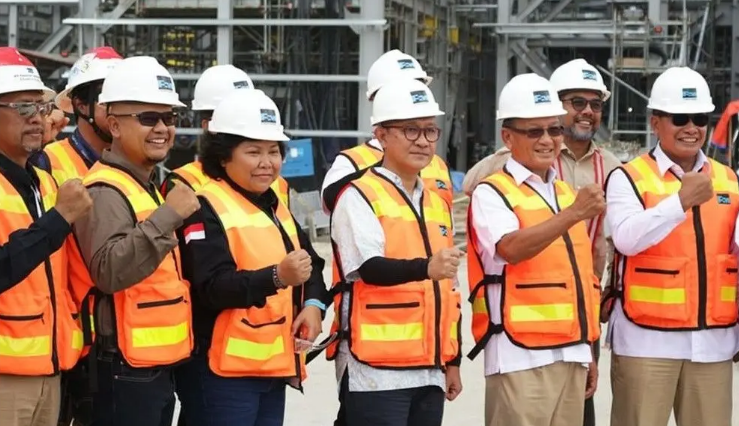 &nbsp;  SUPPORT: Menteri Energi dan Sumber Daya Mineral (ESDM) dan Direktur Jenderal Bea dan Cukai, Askolani memastikan proyek pembangunan smelter Freeport di Gresik.