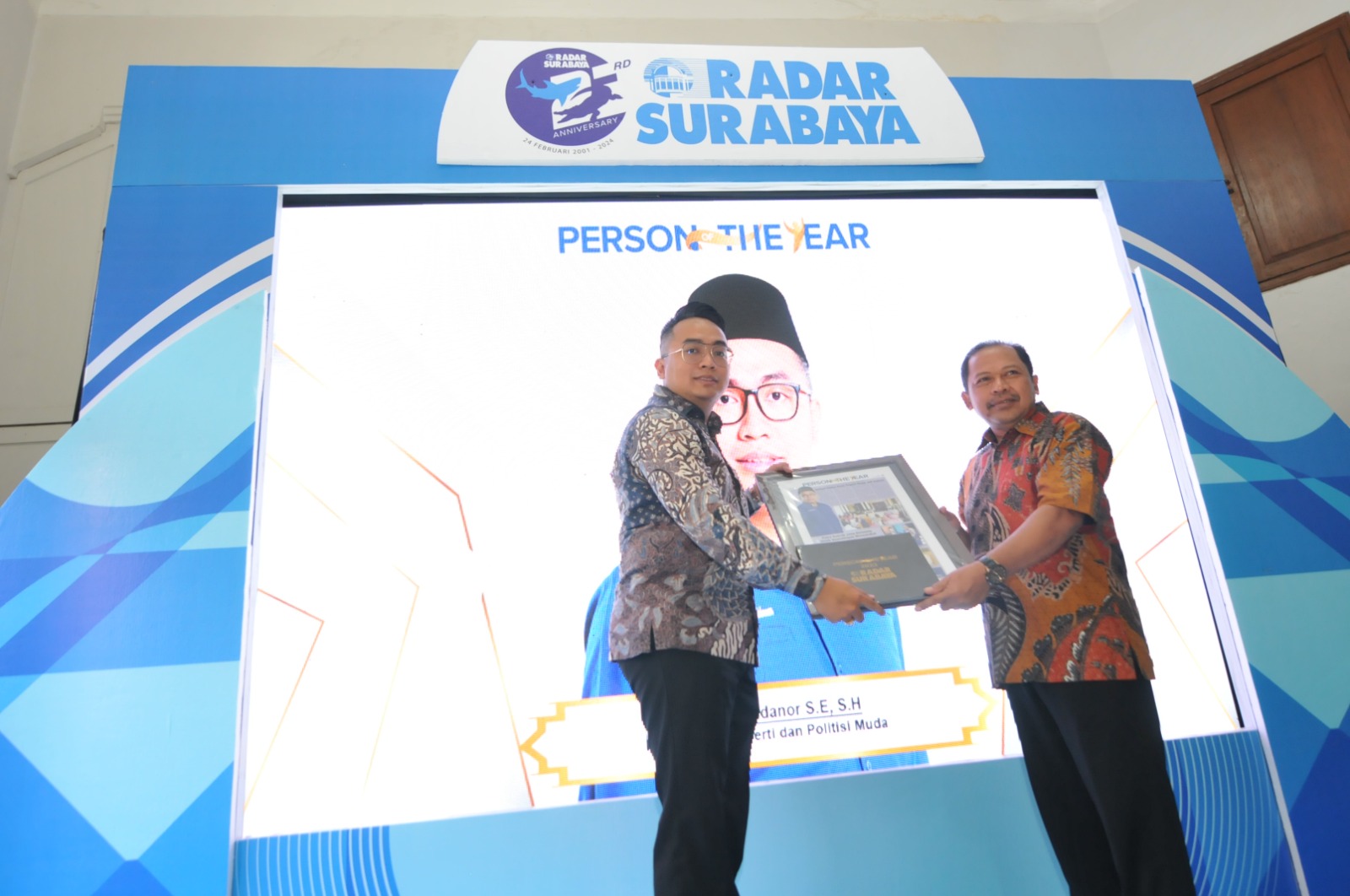BANGGA: Jiddan mendapatkan apresiasi dari Radar Gresik (PT Radar Media Surabaya)