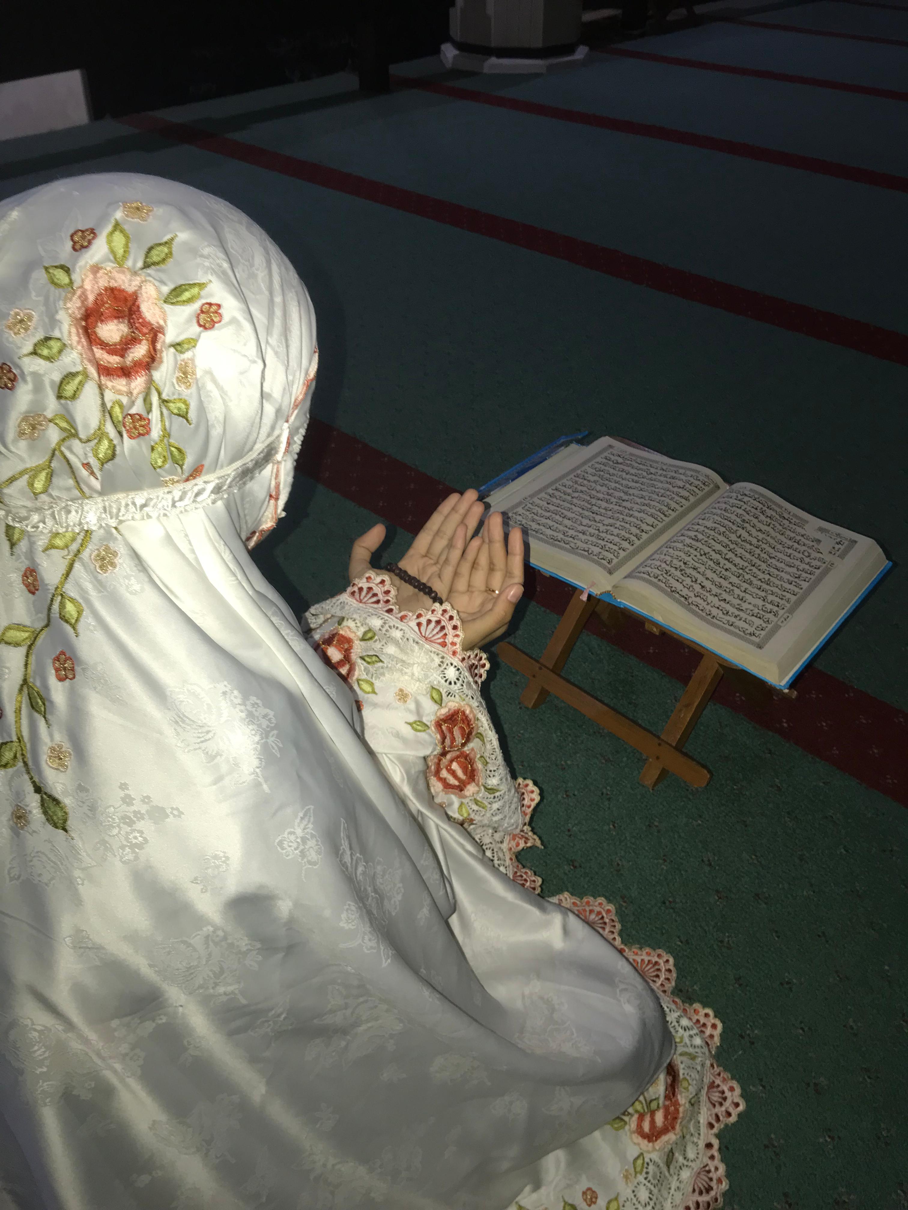 NIKMAT RAMADAN : Salat Tarawih merupakan momen untuk membangun ketaqwaan kepada Allah SWT, memperkuat Iman dan Ukuwah islamiyah