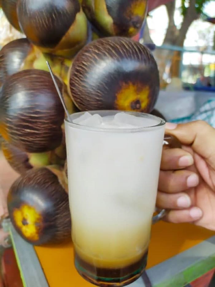 SEGAR: Es legen siwalan yang segar disantap saat buka puasa.