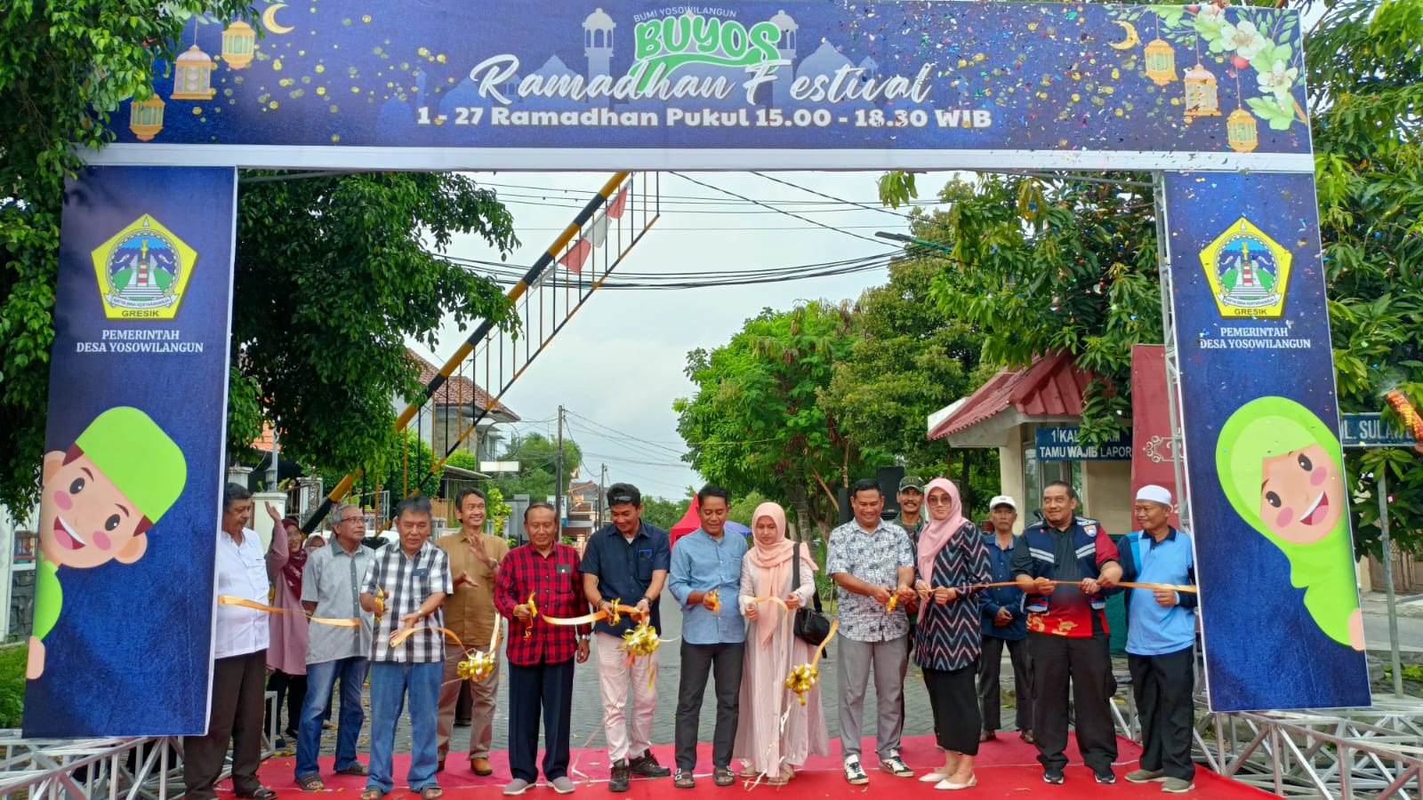 BAZAR TAKJIL: Buyos Ramadan Festival resmi dibuka oleh Camat Manyar Zainul Arif dan Kepala Desa Yosowilangun H. Abdur Rosyid.