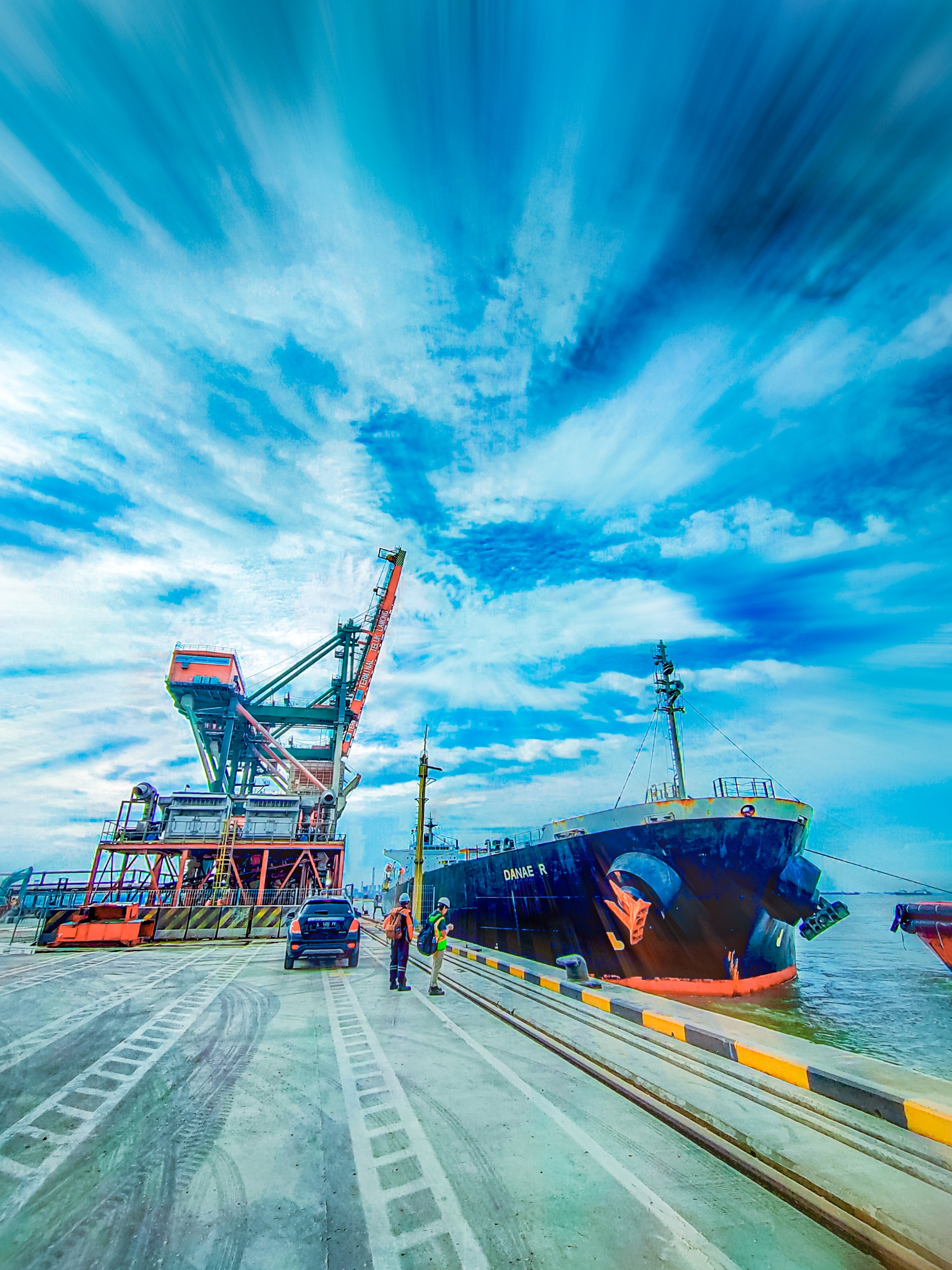 SEJARAH: Terminal Teluk Lamong (TTL) anak usaha dari Sub Holding Pelindo Terminal Petikemas (SPTP) menyambut hangat kedatangan MV Danae R.