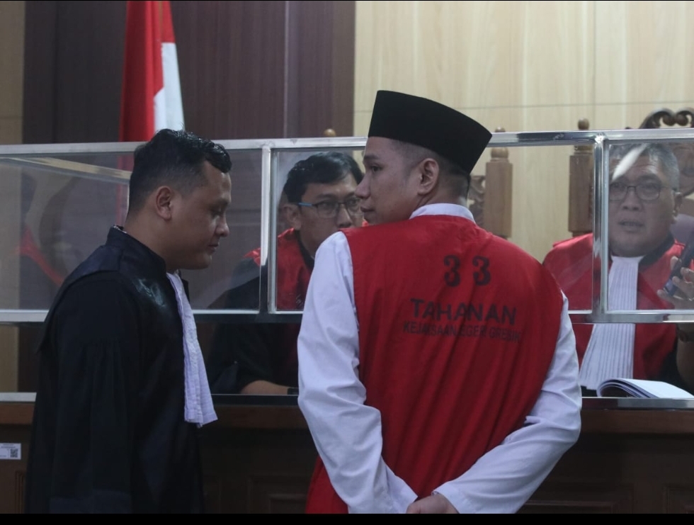 KASUS NARKOBA: Saiful Mubarok ASN Satpol PP Gresik yang terjerat kasus narkoba saat menjalani sidang di PN Gresik.
